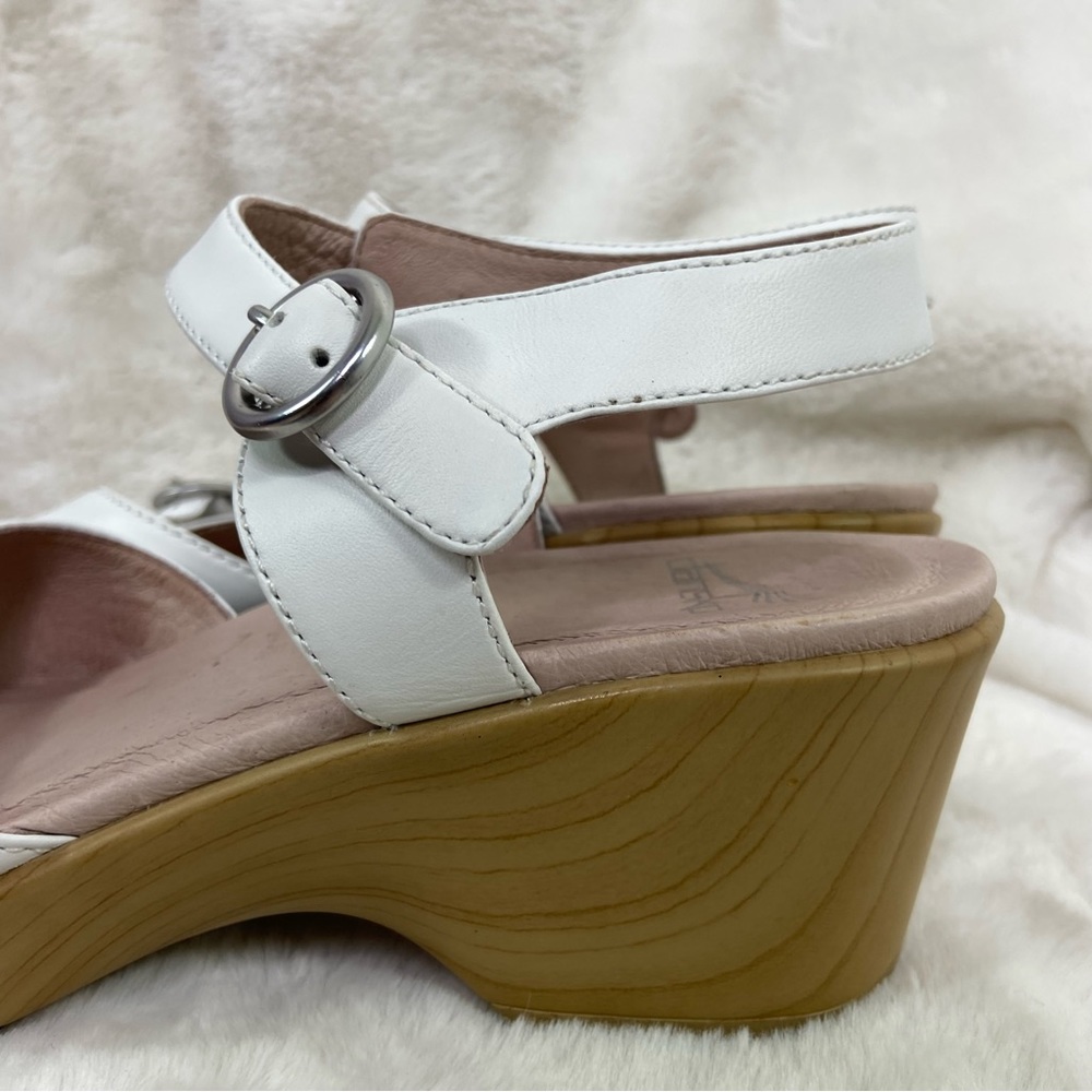 Dansko White June Leather Sandal size 39/8.5/9. - Picture 11 of 15